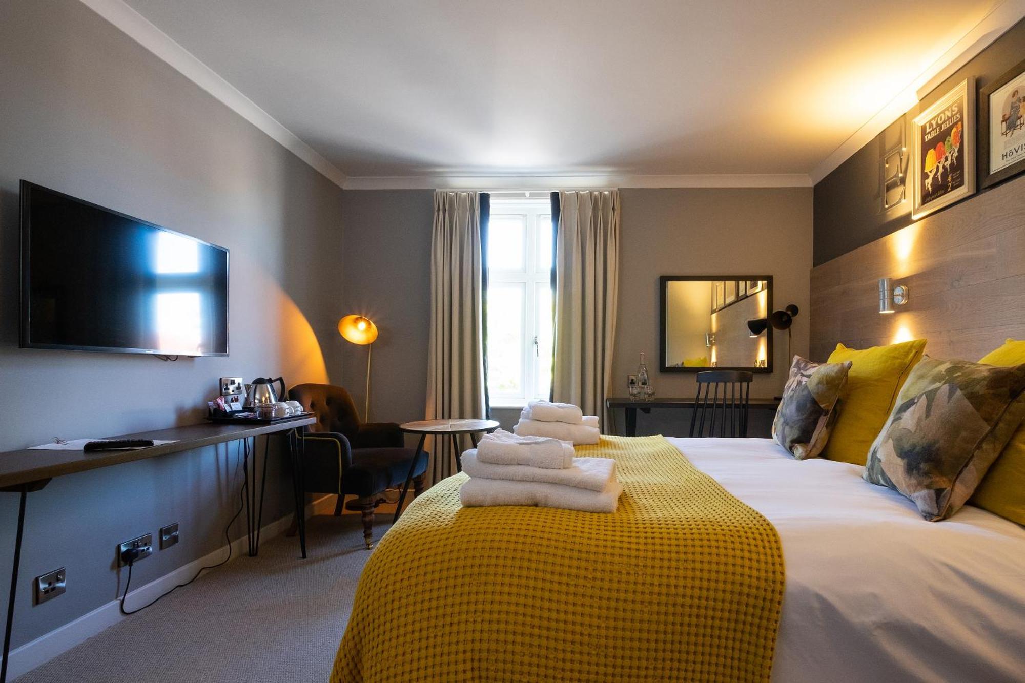Bridge Hotel Greenford  Eksteriør billede