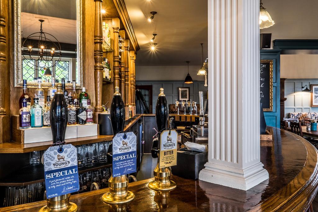 Bridge Hotel Greenford  Eksteriør billede