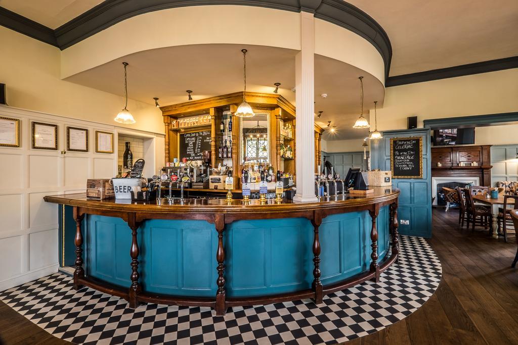 Bridge Hotel Greenford  Eksteriør billede