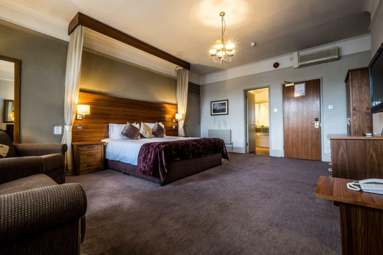 Bridge Hotel Greenford  Eksteriør billede