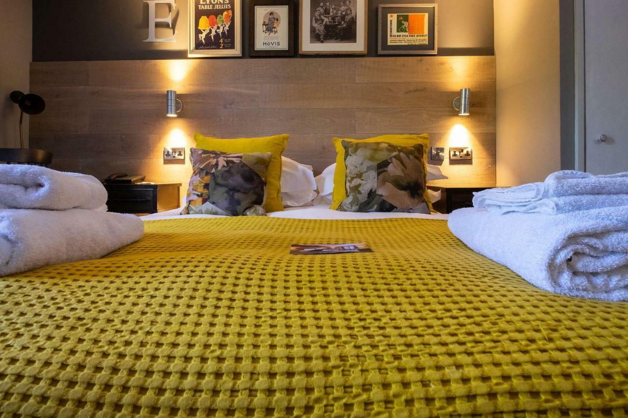 Bridge Hotel Greenford  Eksteriør billede