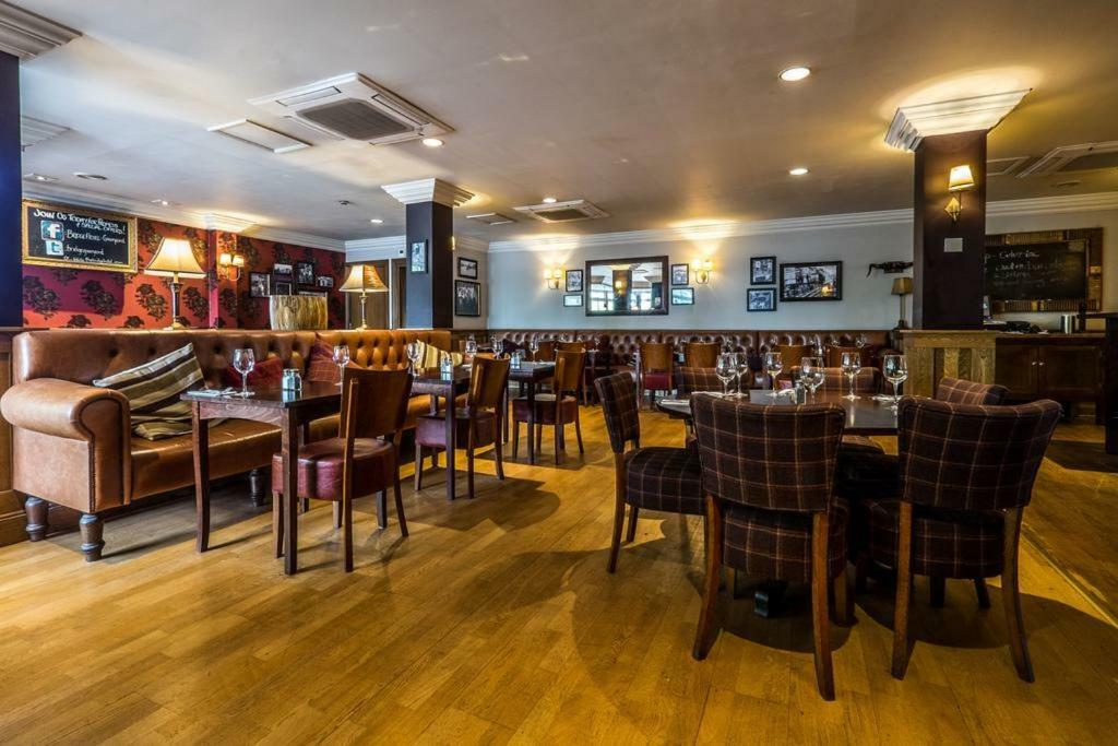 Bridge Hotel Greenford  Eksteriør billede